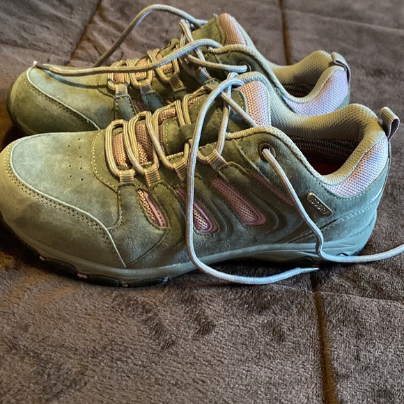 Mountain hiking, water proof, iso grip Technology,light weight - Picture 4 of 5